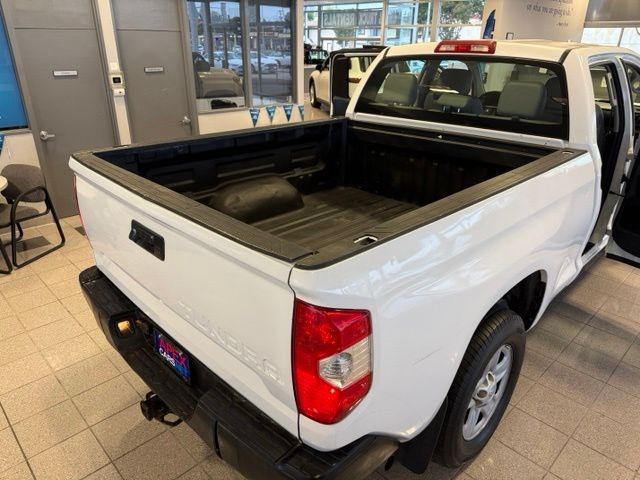 Toyota Tundra Vehicle Full-screen Gallery Image 19