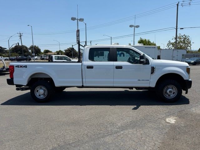 Ford Super Duty F-250 SRW Vehicle Full-screen Gallery Image 02