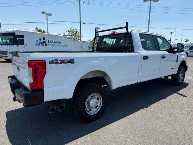 Ford Super Duty F-250 SRW Vehicle Full-screen Gallery Image 03