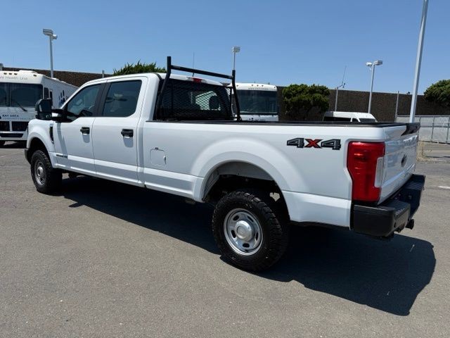 Ford Super Duty F-250 SRW Vehicle Full-screen Gallery Image 06