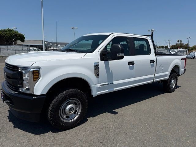 Ford Super Duty F-250 SRW Vehicle Full-screen Gallery Image 08