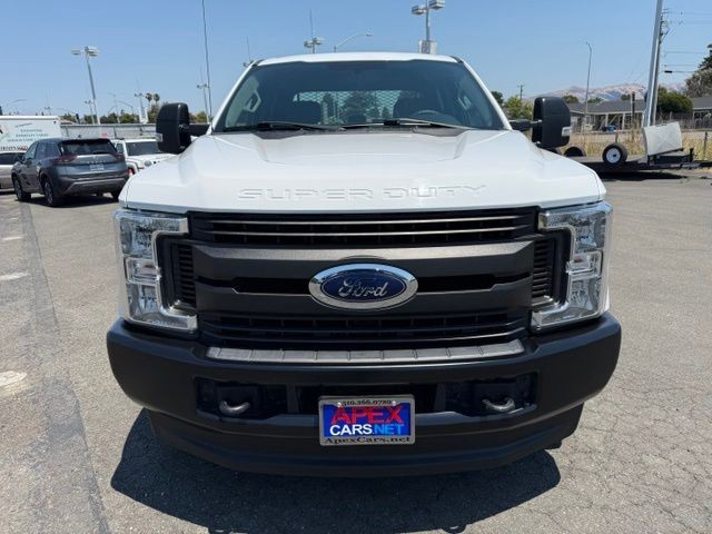 Ford Super Duty F-250 SRW Vehicle Full-screen Gallery Image 09