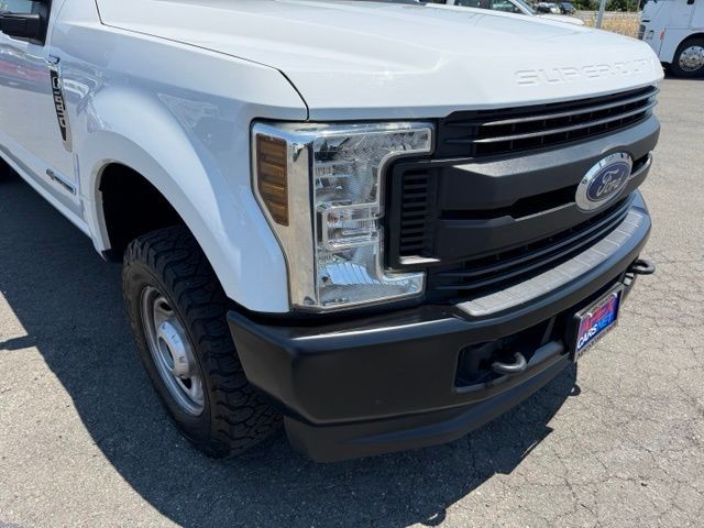Ford Super Duty F-250 SRW Vehicle Full-screen Gallery Image 10