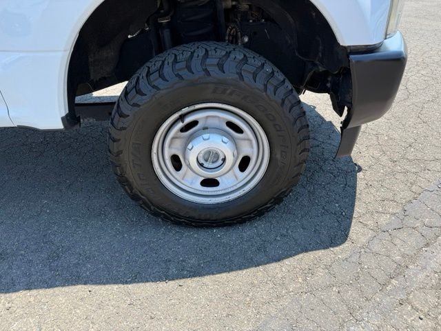 Ford Super Duty F-250 SRW Vehicle Full-screen Gallery Image 12