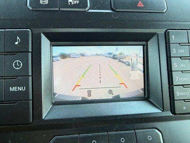 Ford Super Duty F-250 SRW Vehicle Full-screen Gallery Image 17