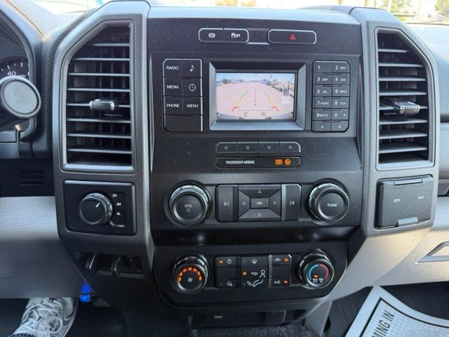 Ford Super Duty F-250 SRW Vehicle Full-screen Gallery Image 18