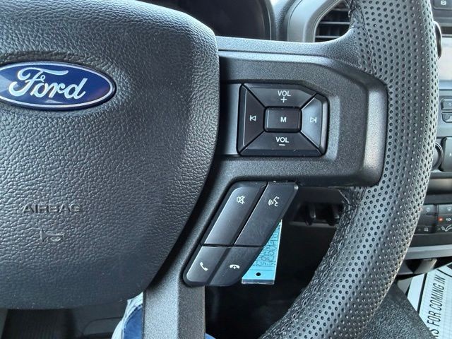 Ford Super Duty F-250 SRW Vehicle Full-screen Gallery Image 19