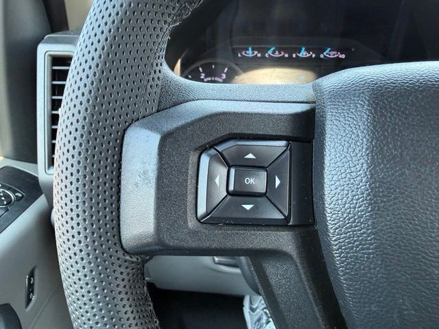 Ford Super Duty F-250 SRW Vehicle Full-screen Gallery Image 20