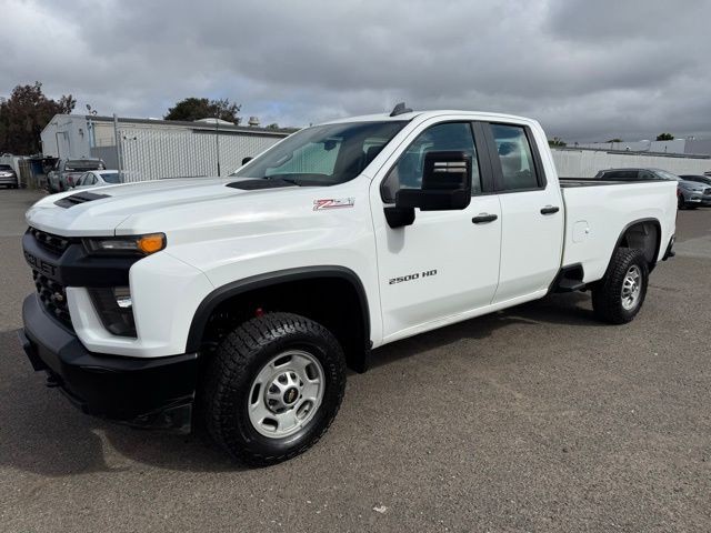 Chevrolet Silverado 2500HD Vehicle Full-screen Gallery Image 11