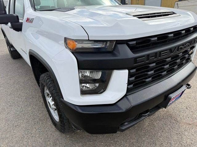 Chevrolet Silverado 2500HD Vehicle Full-screen Gallery Image 13