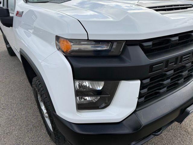 Chevrolet Silverado 2500HD Vehicle Full-screen Gallery Image 14