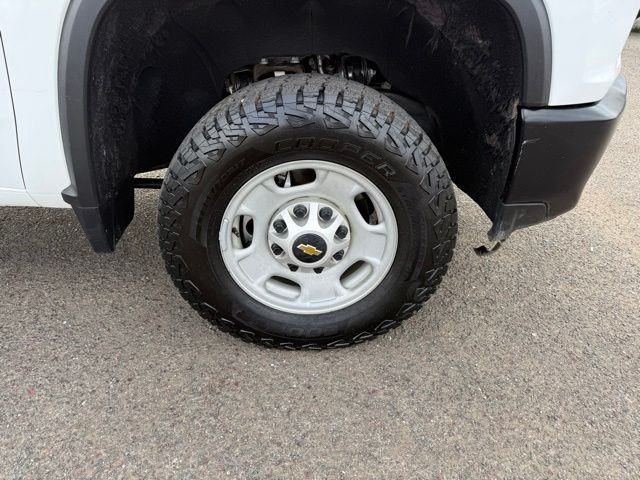 Chevrolet Silverado 2500HD Vehicle Full-screen Gallery Image 15