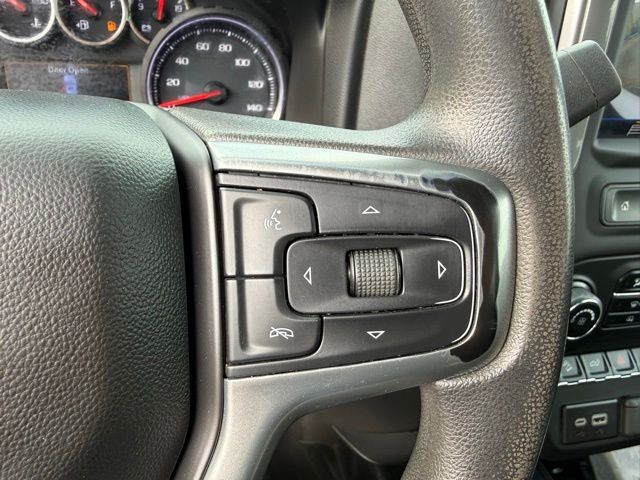 Chevrolet Silverado 2500HD Vehicle Full-screen Gallery Image 18