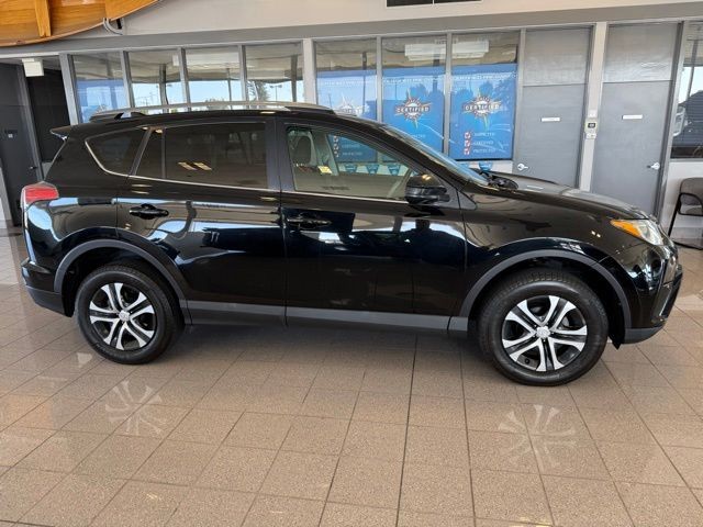 Toyota RAV4 Vehicle Full-screen Gallery Image 02