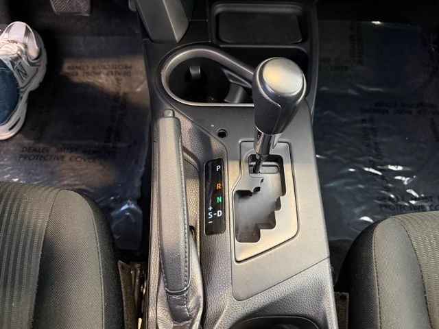 Toyota RAV4 Vehicle Full-screen Gallery Image 16