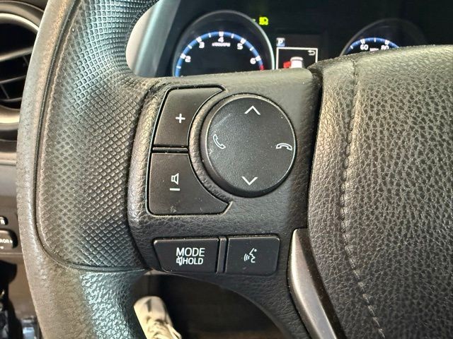 Toyota RAV4 Vehicle Full-screen Gallery Image 18