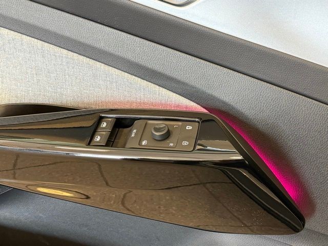 Volkswagen ID.4 Vehicle Full-screen Gallery Image 14