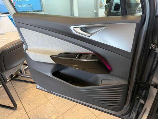 Volkswagen ID.4 Vehicle Full-screen Gallery Image 15