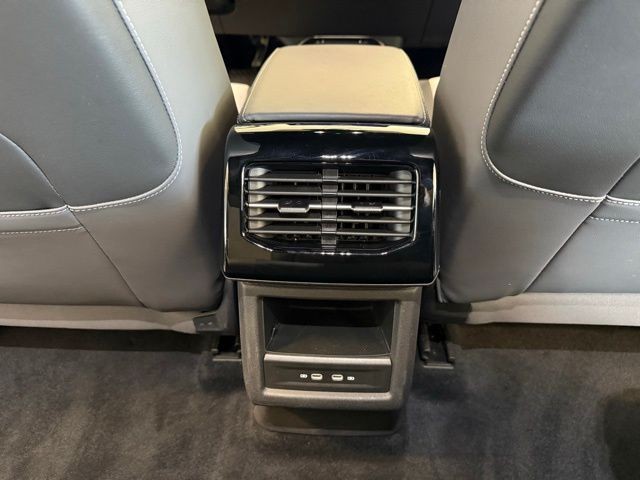 Volkswagen ID.4 Vehicle Full-screen Gallery Image 18