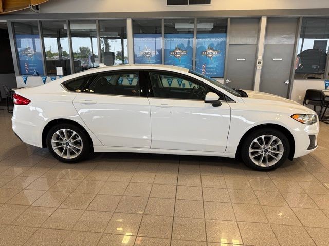 Ford Fusion Hybrid Vehicle Full-screen Gallery Image 02
