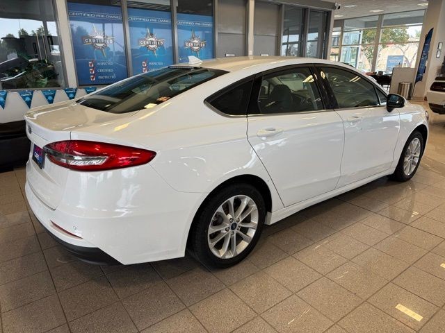 Ford Fusion Hybrid Vehicle Full-screen Gallery Image 03