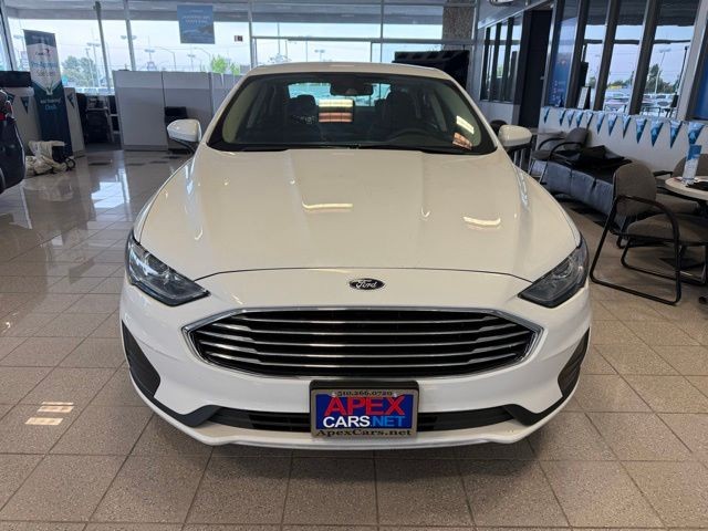 Ford Fusion Hybrid Vehicle Full-screen Gallery Image 06