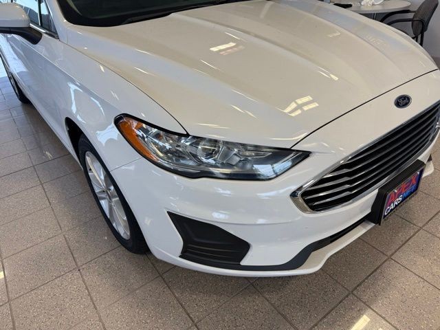 Ford Fusion Hybrid Vehicle Full-screen Gallery Image 07
