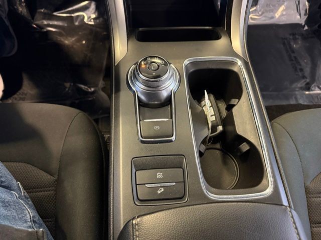 Ford Fusion Hybrid Vehicle Full-screen Gallery Image 16