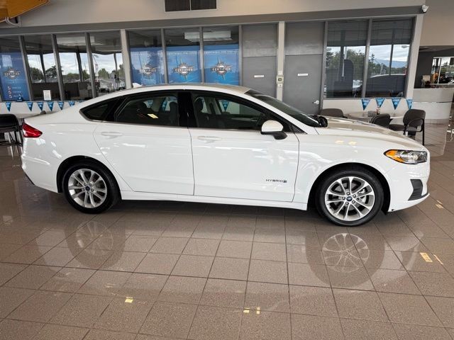 Ford Fusion Hybrid Vehicle Full-screen Gallery Image 02