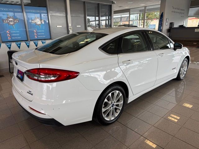 Ford Fusion Hybrid Vehicle Full-screen Gallery Image 03