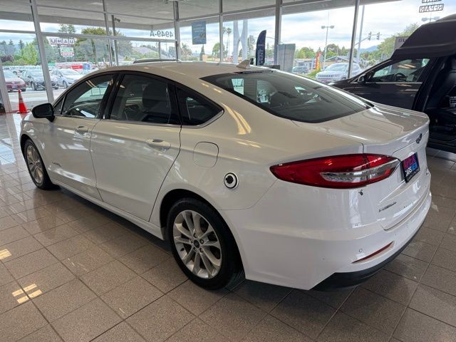 Ford Fusion Hybrid Vehicle Full-screen Gallery Image 05