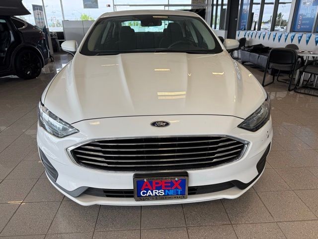 Ford Fusion Hybrid Vehicle Full-screen Gallery Image 07