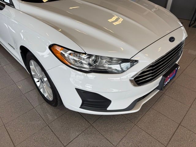 Ford Fusion Hybrid Vehicle Full-screen Gallery Image 08