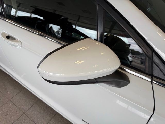 Ford Fusion Hybrid Vehicle Full-screen Gallery Image 11