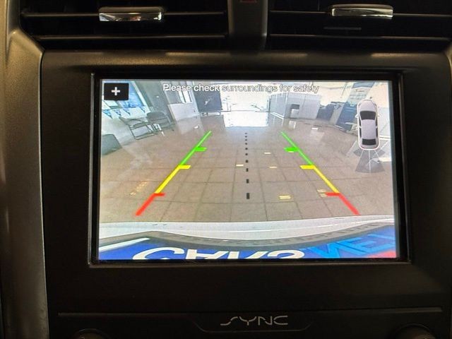Ford Fusion Hybrid Vehicle Full-screen Gallery Image 14