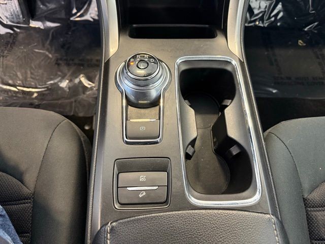 Ford Fusion Hybrid Vehicle Full-screen Gallery Image 17