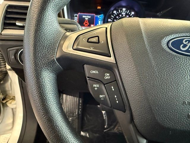 Ford Fusion Hybrid Vehicle Full-screen Gallery Image 19