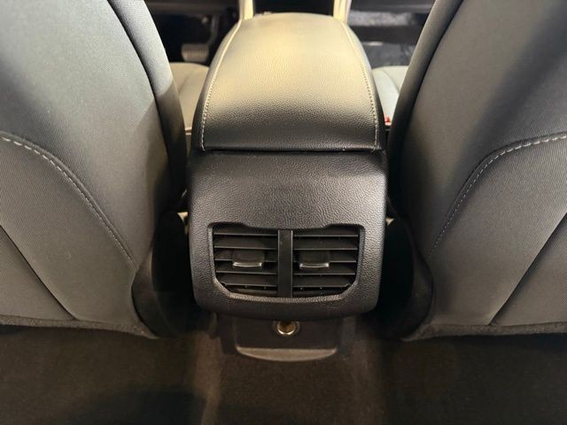 Ford Fusion Hybrid Vehicle Full-screen Gallery Image 24
