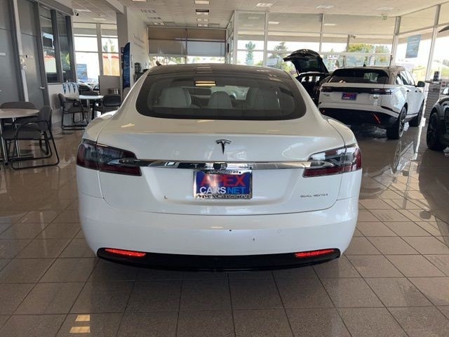 Tesla Model S Vehicle Full-screen Gallery Image 06