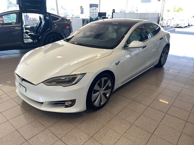 Tesla Model S Vehicle Full-screen Gallery Image 11
