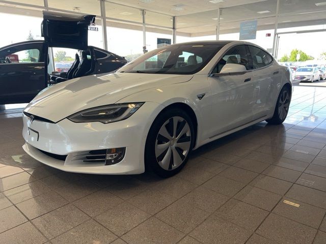 Tesla Model S Vehicle Full-screen Gallery Image 12