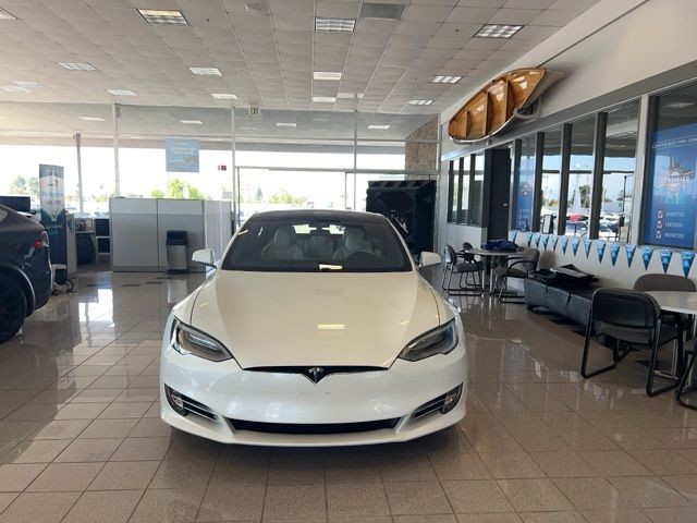 Tesla Model S Vehicle Full-screen Gallery Image 13