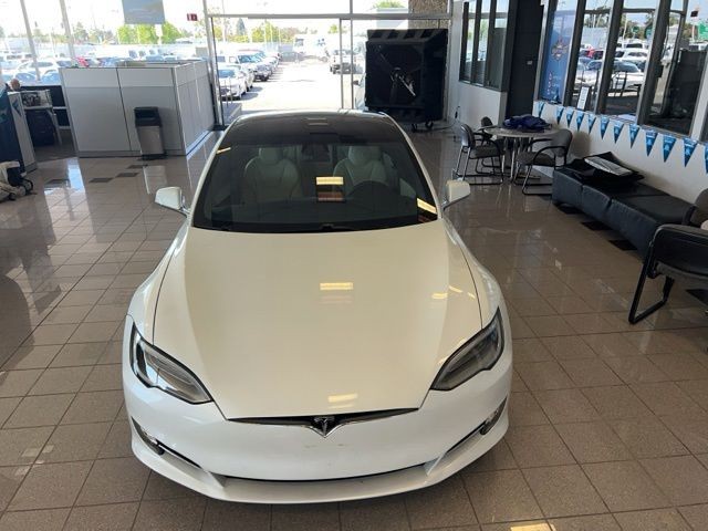 Tesla Model S Vehicle Full-screen Gallery Image 14