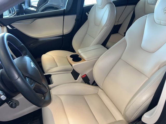 Tesla Model S Vehicle Full-screen Gallery Image 15