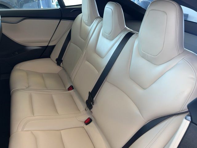 Tesla Model S Vehicle Full-screen Gallery Image 16