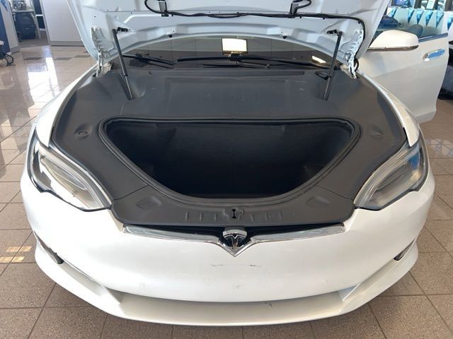 Tesla Model S Vehicle Full-screen Gallery Image 17