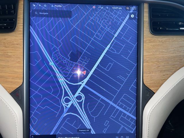 Tesla Model S Vehicle Full-screen Gallery Image 18
