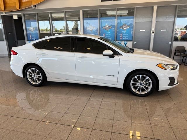 Ford Fusion Hybrid Vehicle Full-screen Gallery Image 02