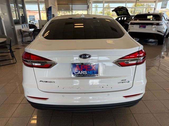 Ford Fusion Hybrid Vehicle Full-screen Gallery Image 04