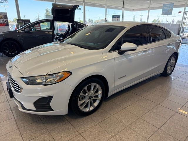 Ford Fusion Hybrid Vehicle Full-screen Gallery Image 06